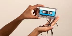 imagen que representa y simboliza critico musical y refuerza el concepto del contenido 🥽 Crítico Musical: Qué hace, habilidades y cómo ejercer