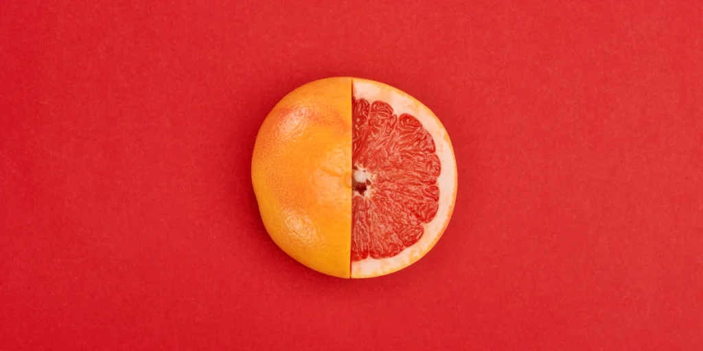 naranja y fondo rojo simbolizando un contrato interno de grupo musical