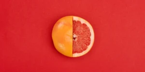 naranja y fondo rojo simbolizando un contrato interno de grupo musical
